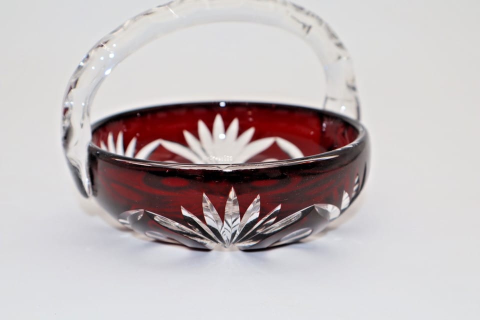 Vide-poche panier en cristal de Bohême rouge taillé – Vintage vers 1960 — photo 6