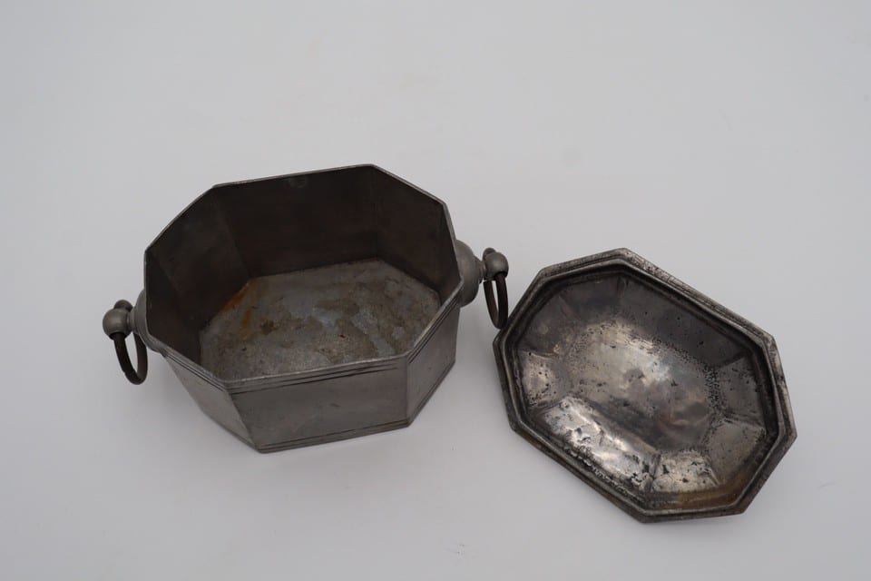 Boîte en étain avec couvercle - vintage — photo 8