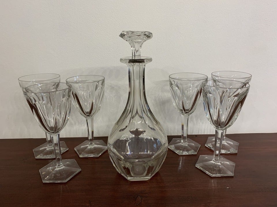 Service de six verres à vin et une carafe en cristal Baccarat modèle Compiègne