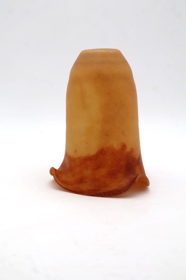 Ancienne tulipe de lampe en pâte de verre orange et brun – Bord ondulé — photo 5