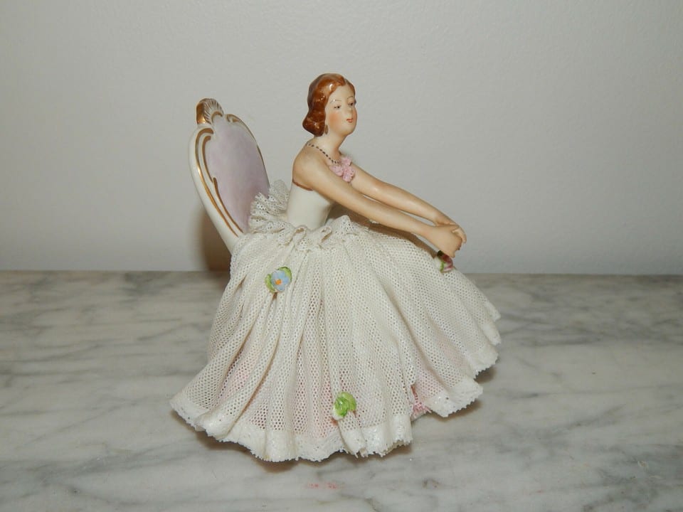 ANCIENNE SCULPTURE en PORCELAINE SAXE DRESDEN Personnage Signée E.Bohne Fils ? — photo 5