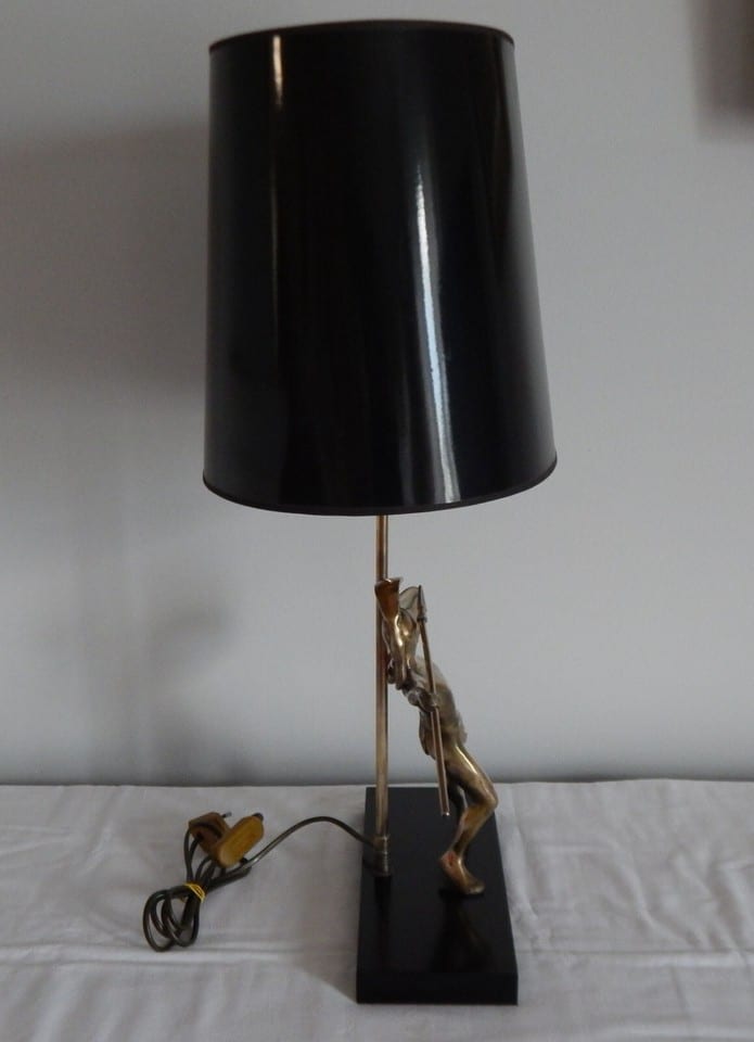 ANCIENNE LAMPE à Décor de Personnage Grec ou Romain en LAITON — photo 3