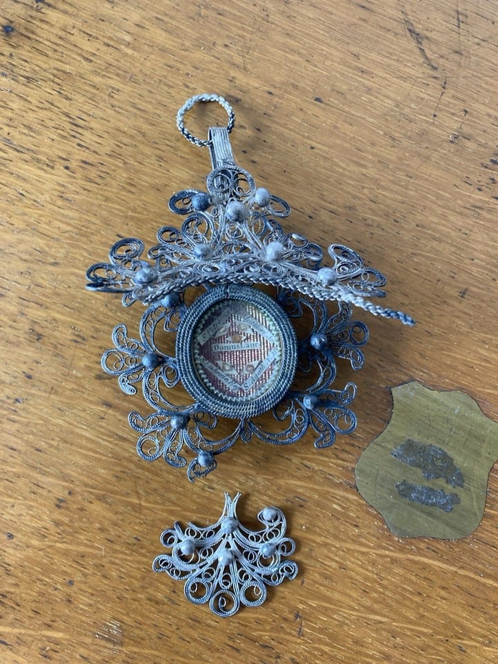 Grand reliquaire en filigrane d’argent, 5 reliques, XVIIIème, début XIXème — photo 6