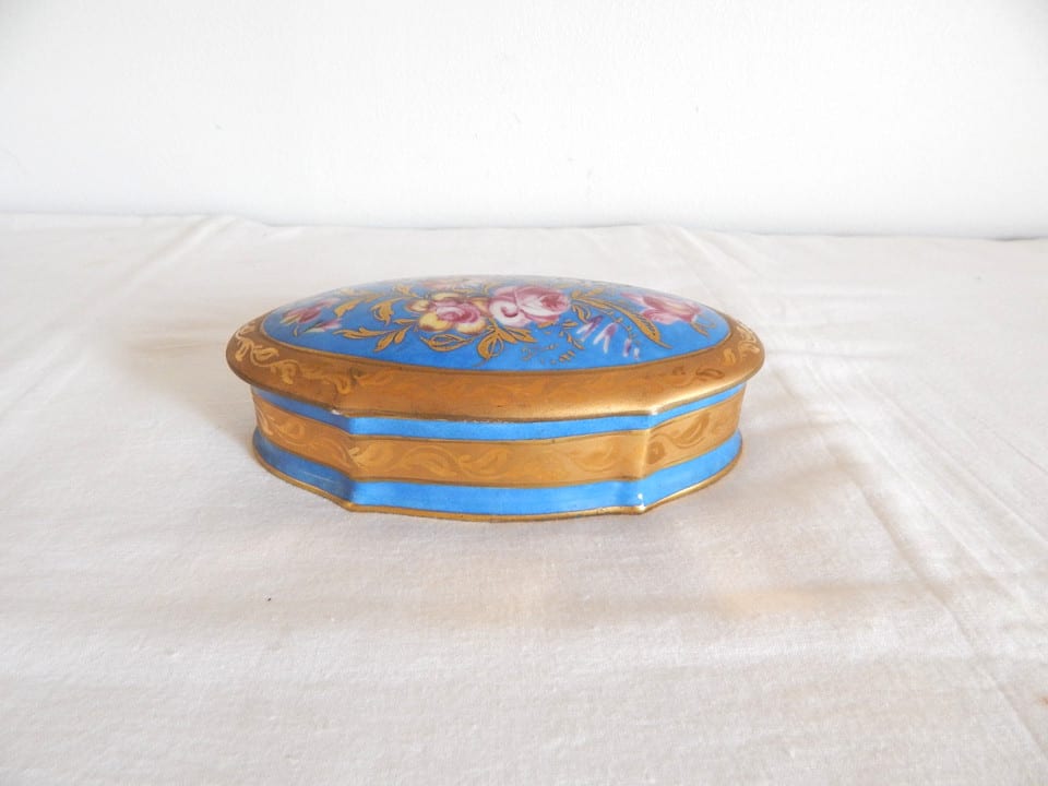 ANCIENNE Boîte Coffret en PORCELAINE de LIMOGES Décor Floral Signée — photo 2