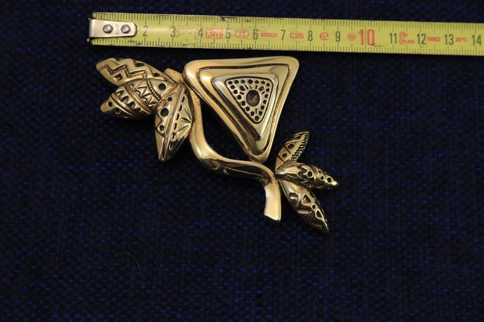 Comptoirs de la Banquise haute couture grande broche vintage dorée — Foto 3