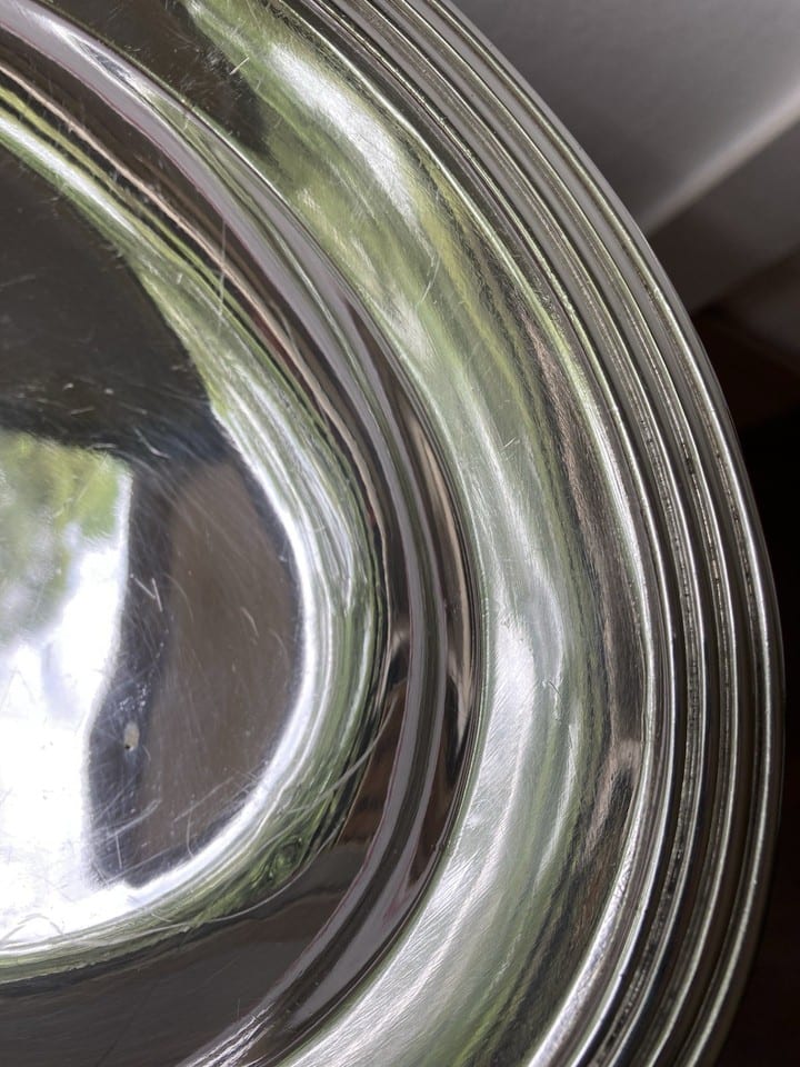 Grand plat de service en metal argenté avec monogramme — photo 4