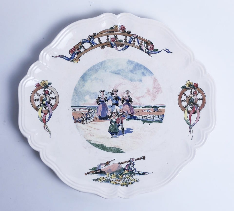 LOUIS GARIN PETIT PLAT BRETON CELTIQUE Faïence Sarreguemines-Digoin-Vitry