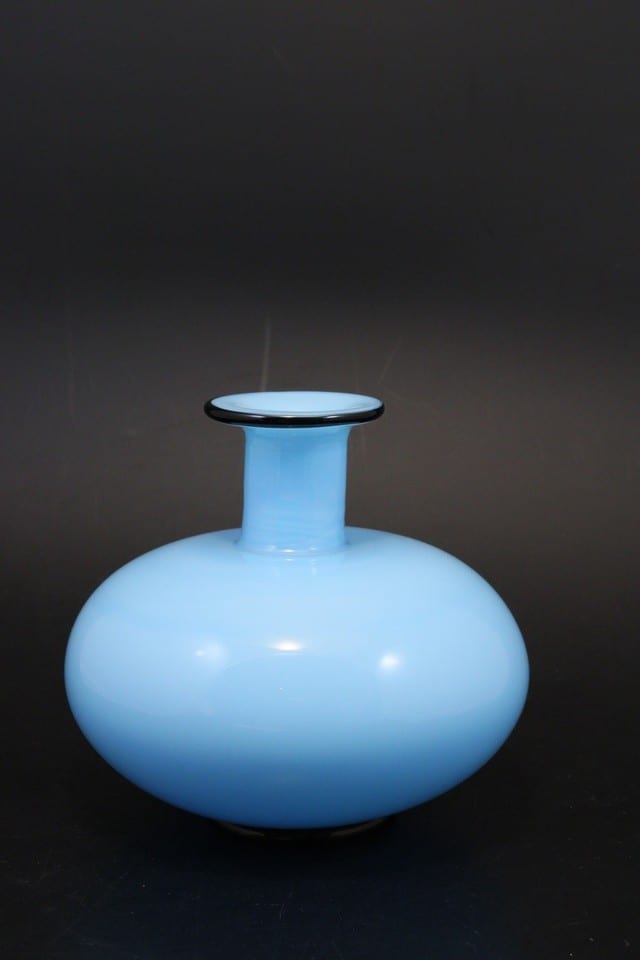 Vase verre bleu ciel et noir Murano Venini vintage glass Venise design — Foto 3