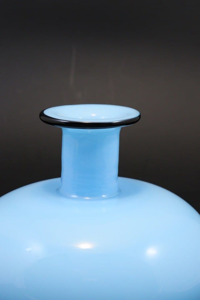 Vase verre bleu ciel et noir Murano Venini vintage glass Venise design — Foto 4