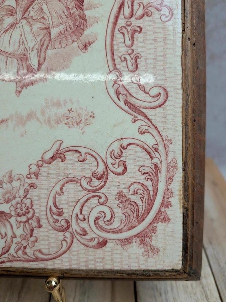 Ancien dessous de plat Gien en terre de fer – Colin-maillard — photo 5
