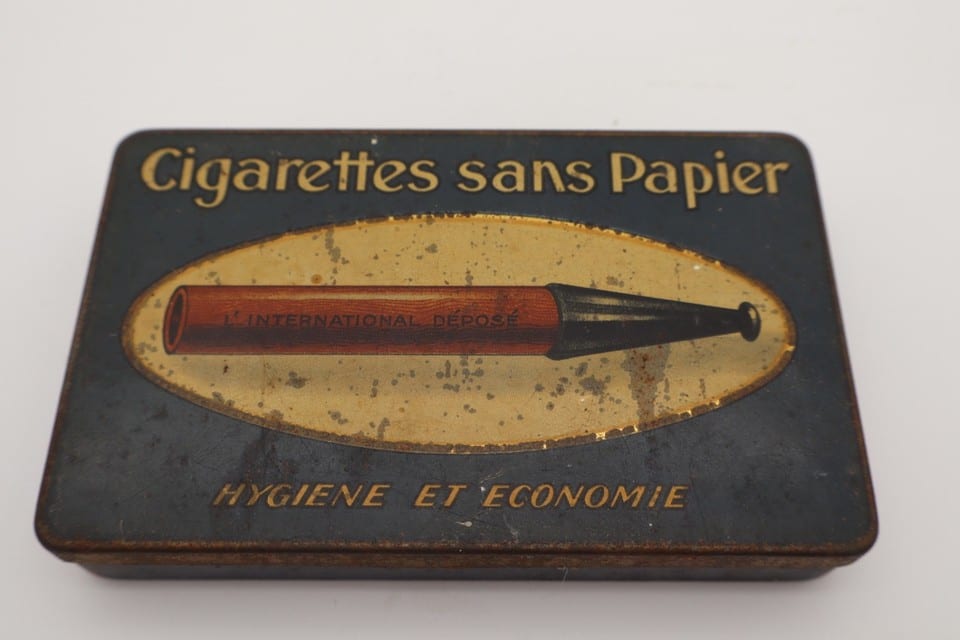 Boîte ancienne Cigarettes sans Papier L’International –tabac– objet publicitaire