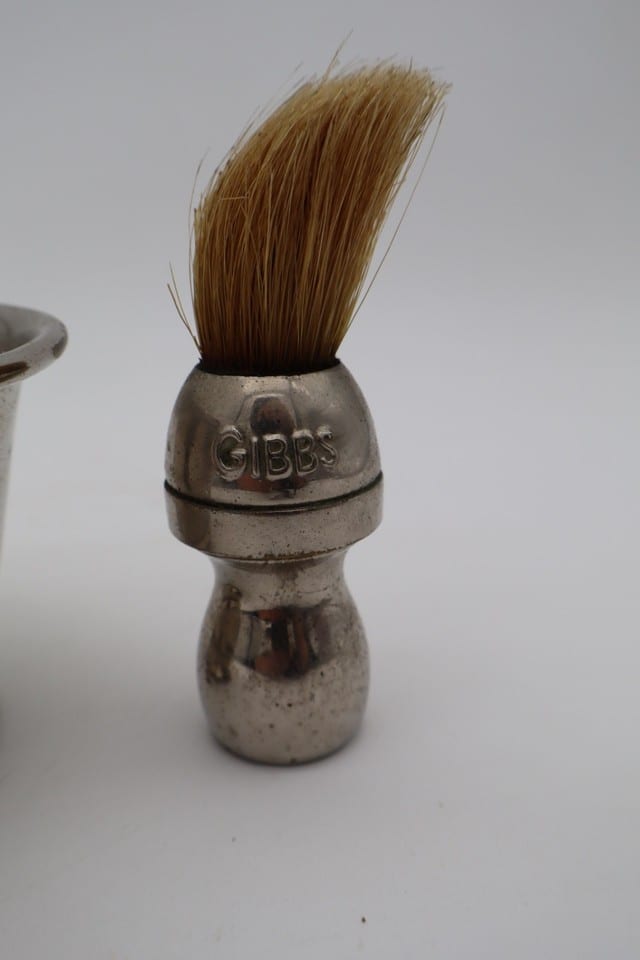 Ancien nécessaire de rasage GIBBS – Bol à barbe et blaireau en métal — photo 3