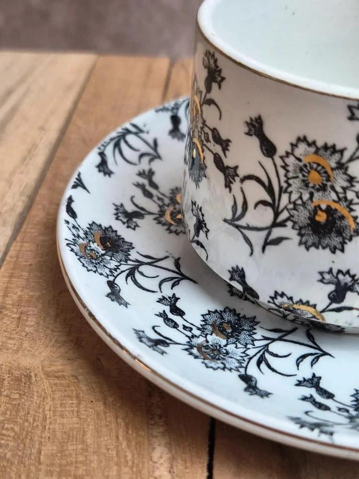 Tasse et soucoupe anciennes Gien – terre de fer – décor floral doré — photo 7