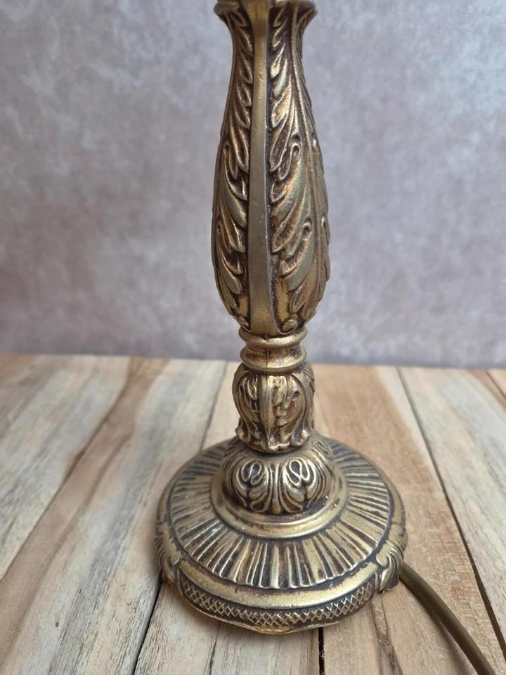 Lampe de table vintage en métal doré patiné style Louis Xvi — photo 6