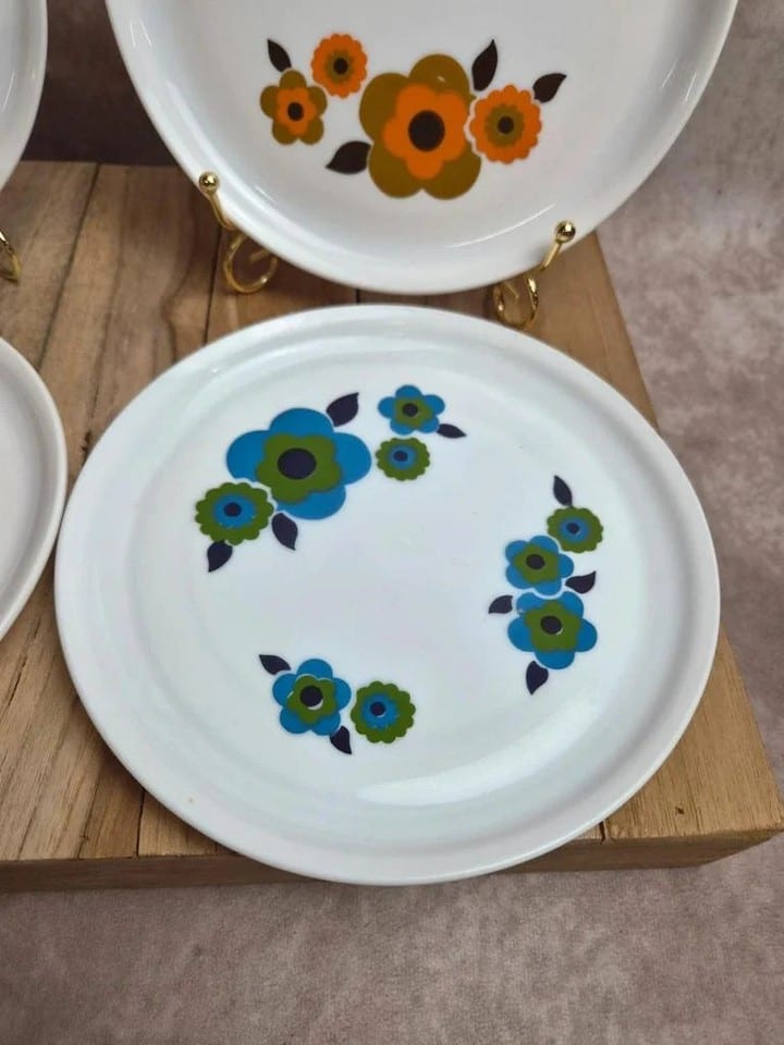 Lot 4 assiettes à dessert Arcopal Lotus vintage années 70 – 4 coloris — photo 4