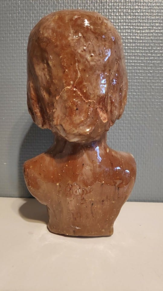 buste enfant en terre cuite émaillée marron de 1971 signé Ariane Bouchot — photo 5