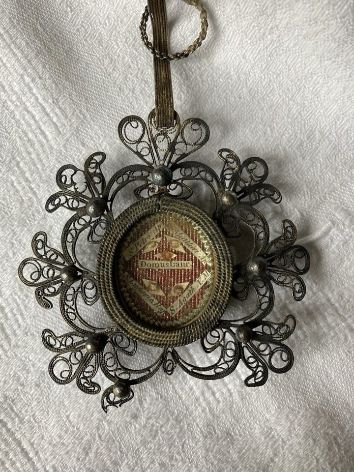 Grand reliquaire en filigrane d’argent, 5 reliques, XVIIIème, début XIXème — photo 5
