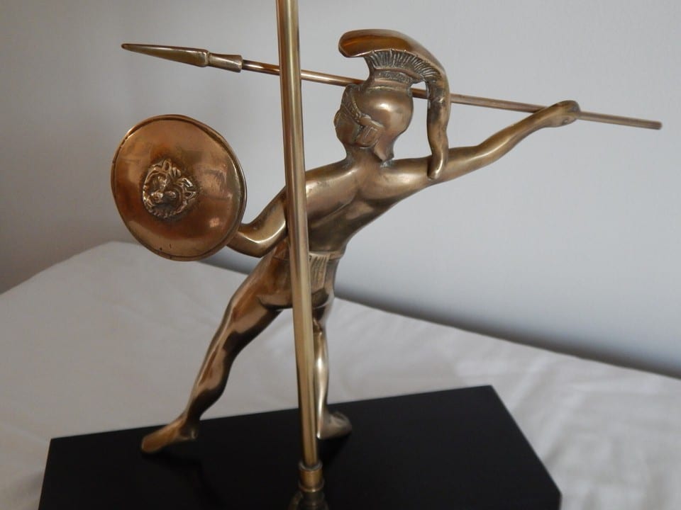 ANCIENNE LAMPE à Décor de Personnage Grec ou Romain en LAITON — photo 7