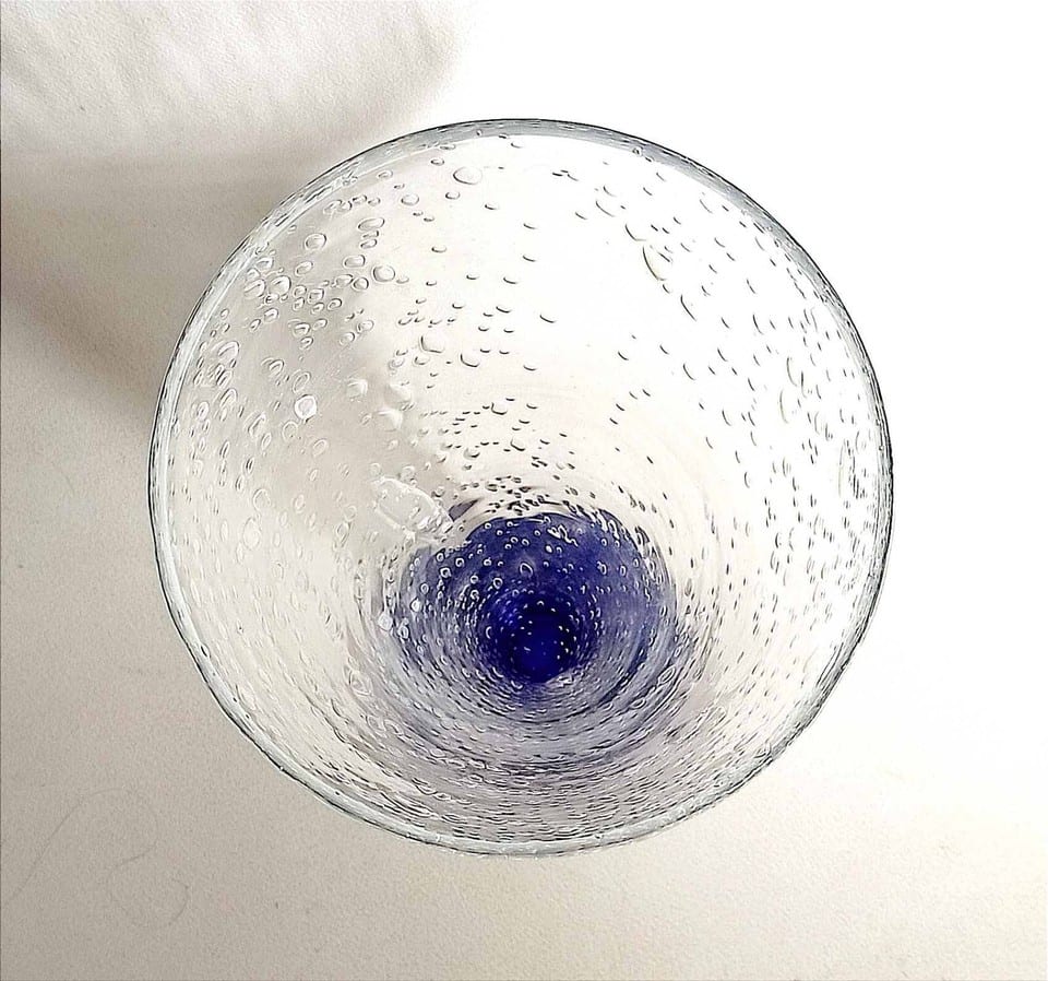 Grand calice verre bullé transparent & piètement bleu Hauteur 30,3 cm — photo 5