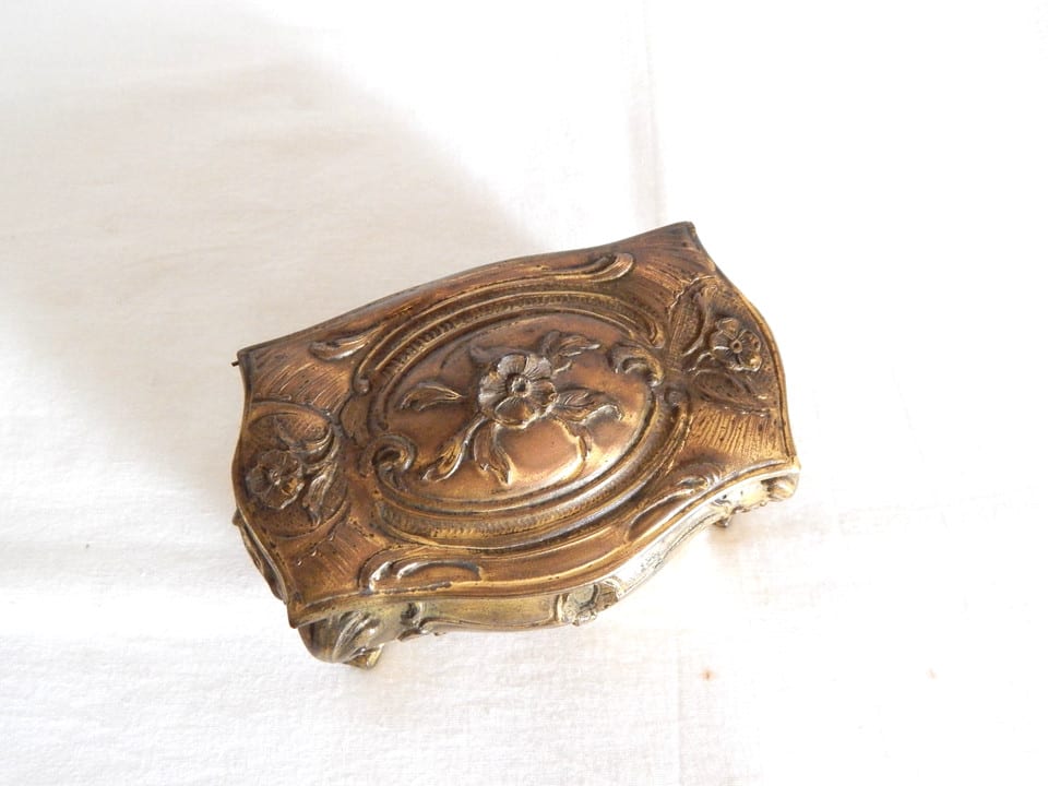ANCIENNE Boîte Coffret à Bijoux en Métal à Décor FLORAL — photo 6