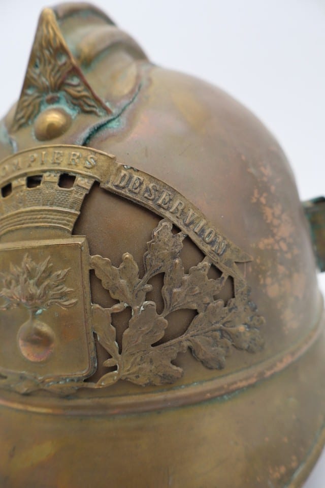 Casque de sapeur-pompier laiton Déservillers J. Duflexis Ste Savine Modèle 1895 — photo 7