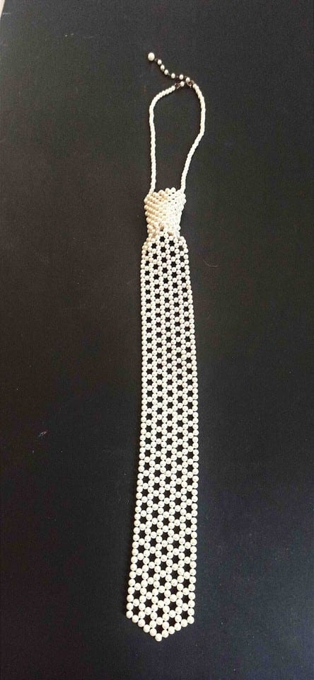 Collier cravate en perles