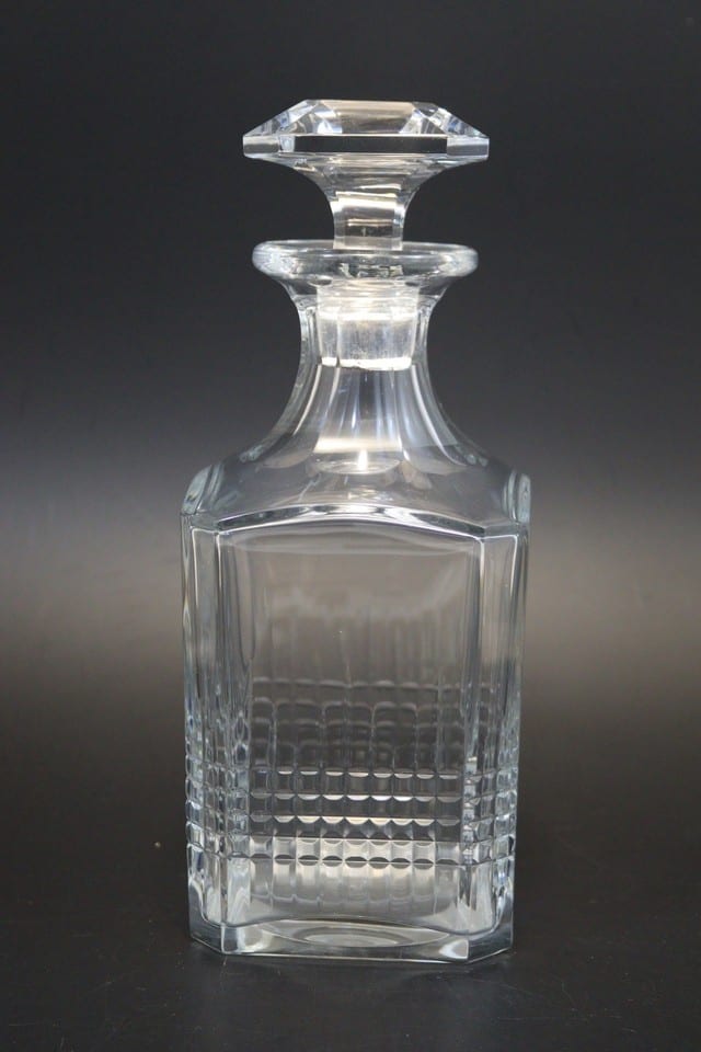 Baccarat modèle Nancy carafe à whisky cristal taillé signée