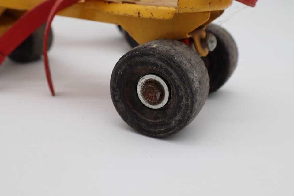 Paire de patins à roulettes anciens MISTRAL – Métal jaune – Vintage — photo 5
