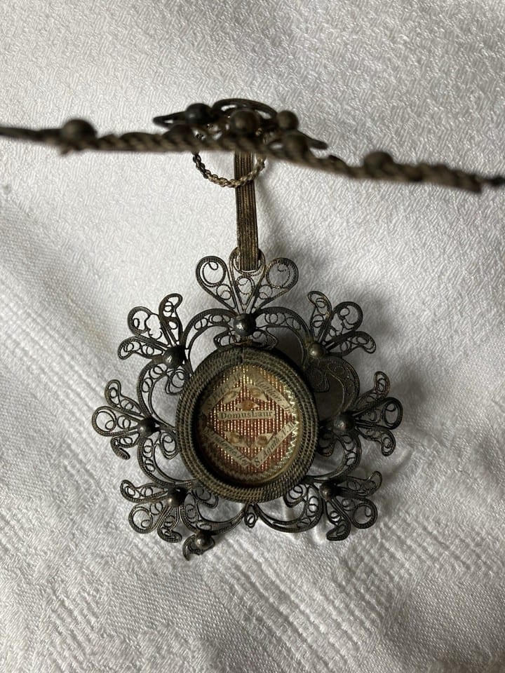 Grand reliquaire en filigrane d’argent, 5 reliques, XVIIIème, début XIXème — photo 3