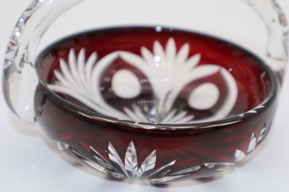 Vide-poche panier en cristal de Bohême rouge taillé – Vintage vers 1960 — photo 3