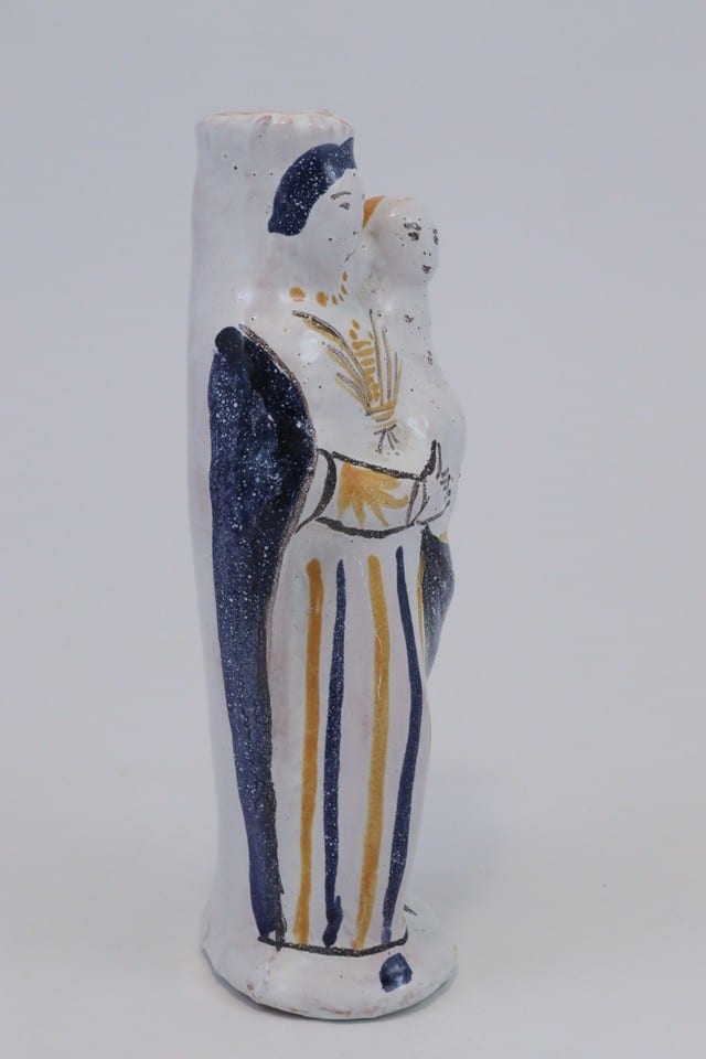 Ancienne Vierge d’accouchée à l’enfant faïence polychrome de Nevers — photo 5