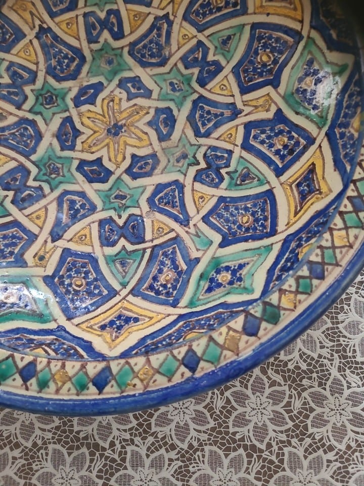 grand plat en céramique  "mokhfia" traditionnelle originaire  du Maroc — photo 7