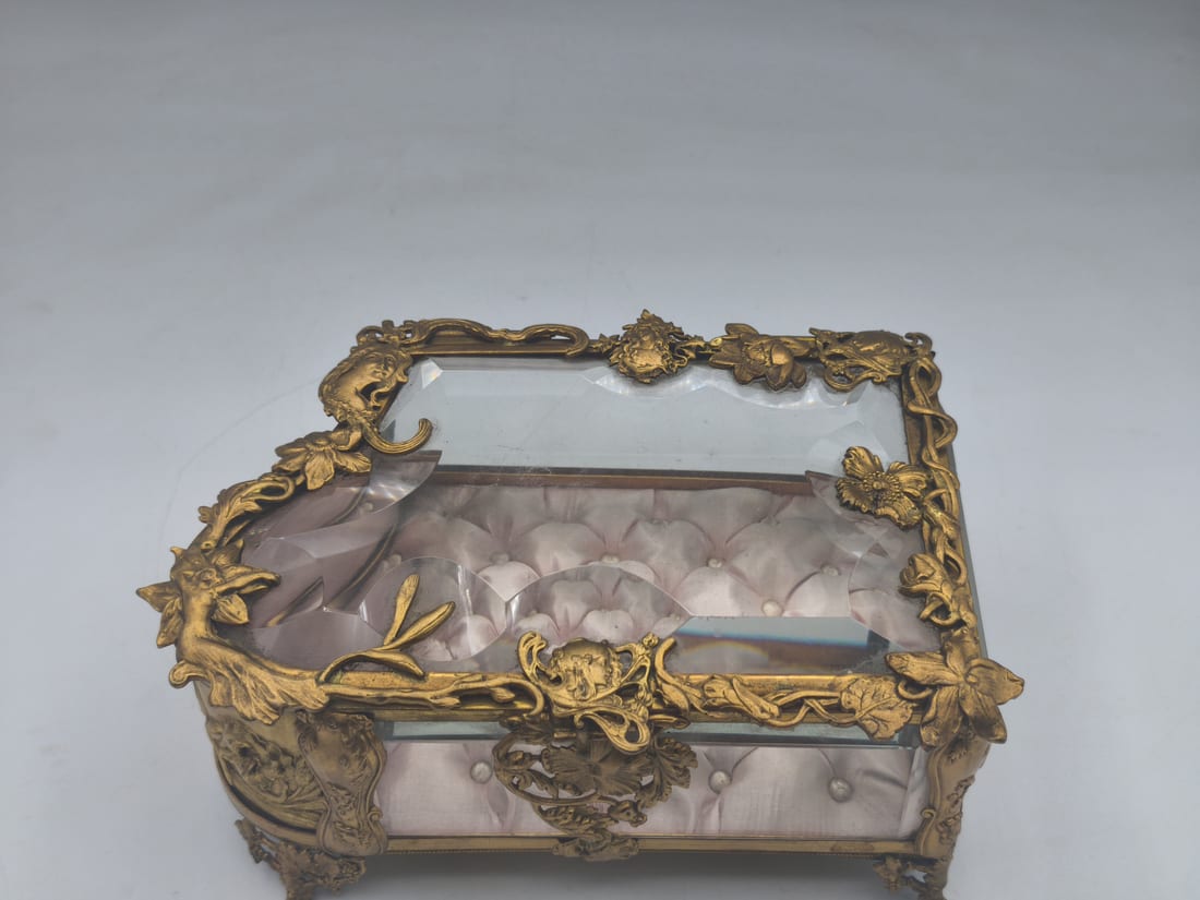 Boîte à bijoux bronze doré Art Nouveau — photo 2