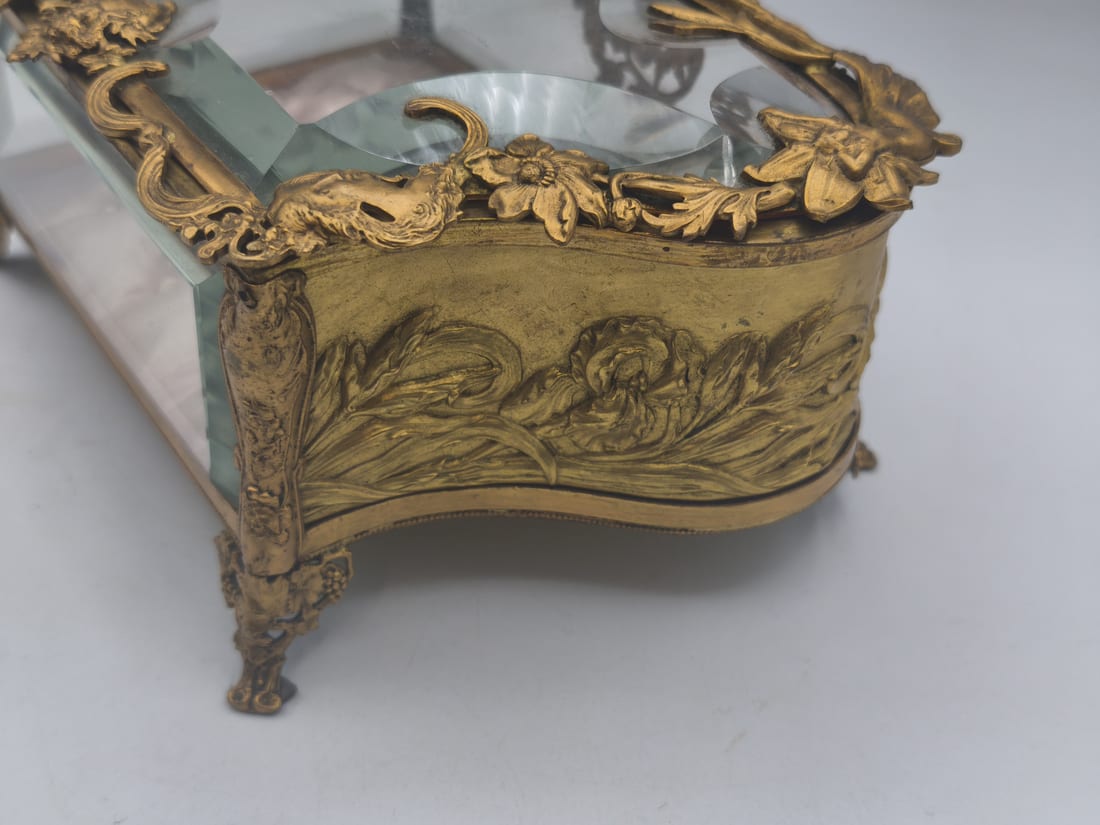Boîte à bijoux bronze doré Art Nouveau — photo 3