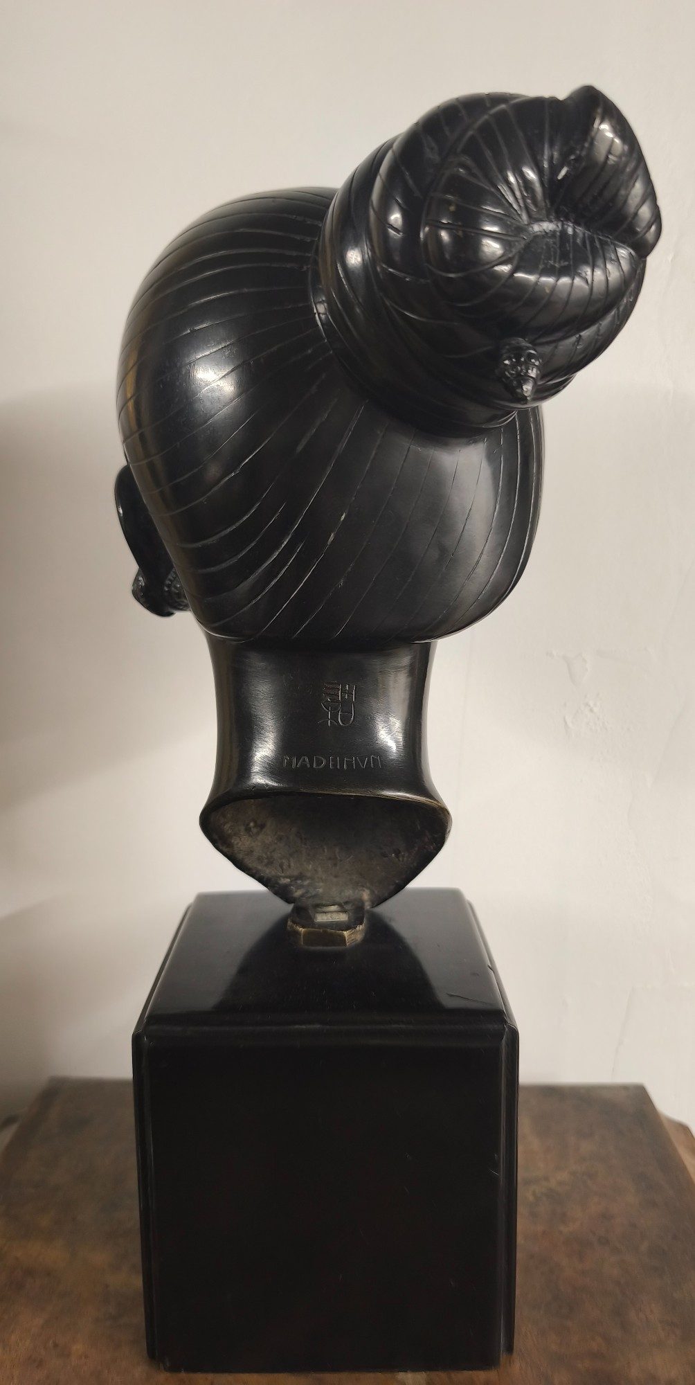 Tête de femme en bronze asiatique — photo 4