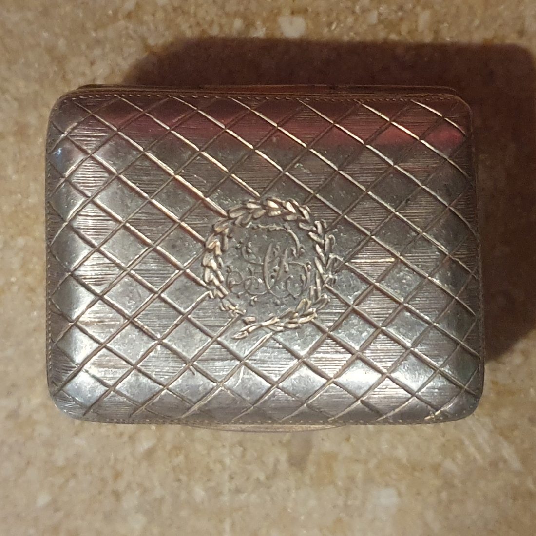 Vinaigrette rectangulaire en argent massif guilloché. Londres, 1800. — photo 6
