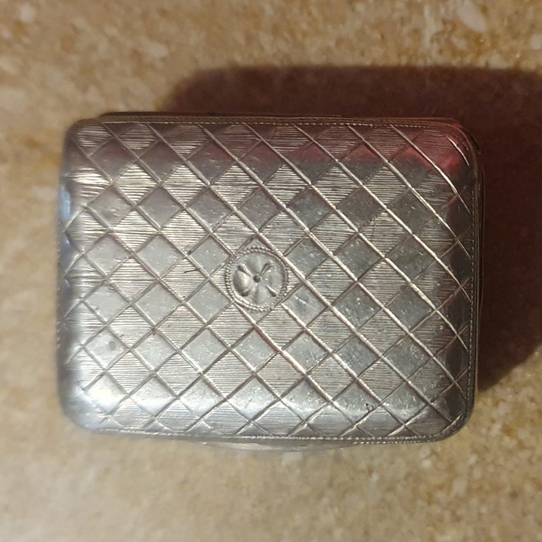 Vinaigrette rectangulaire en argent massif guilloché. Londres, 1800. — photo 7