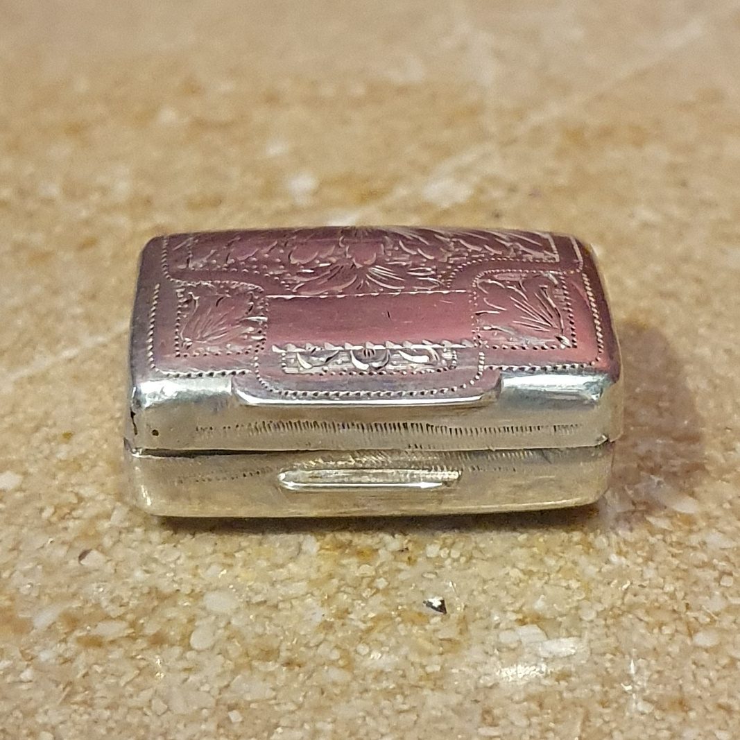 Vinaigrette de poche en argent sterling et intérieur vermeillé, Birmingham, 1825 – Thomas Newbold — photo 2
