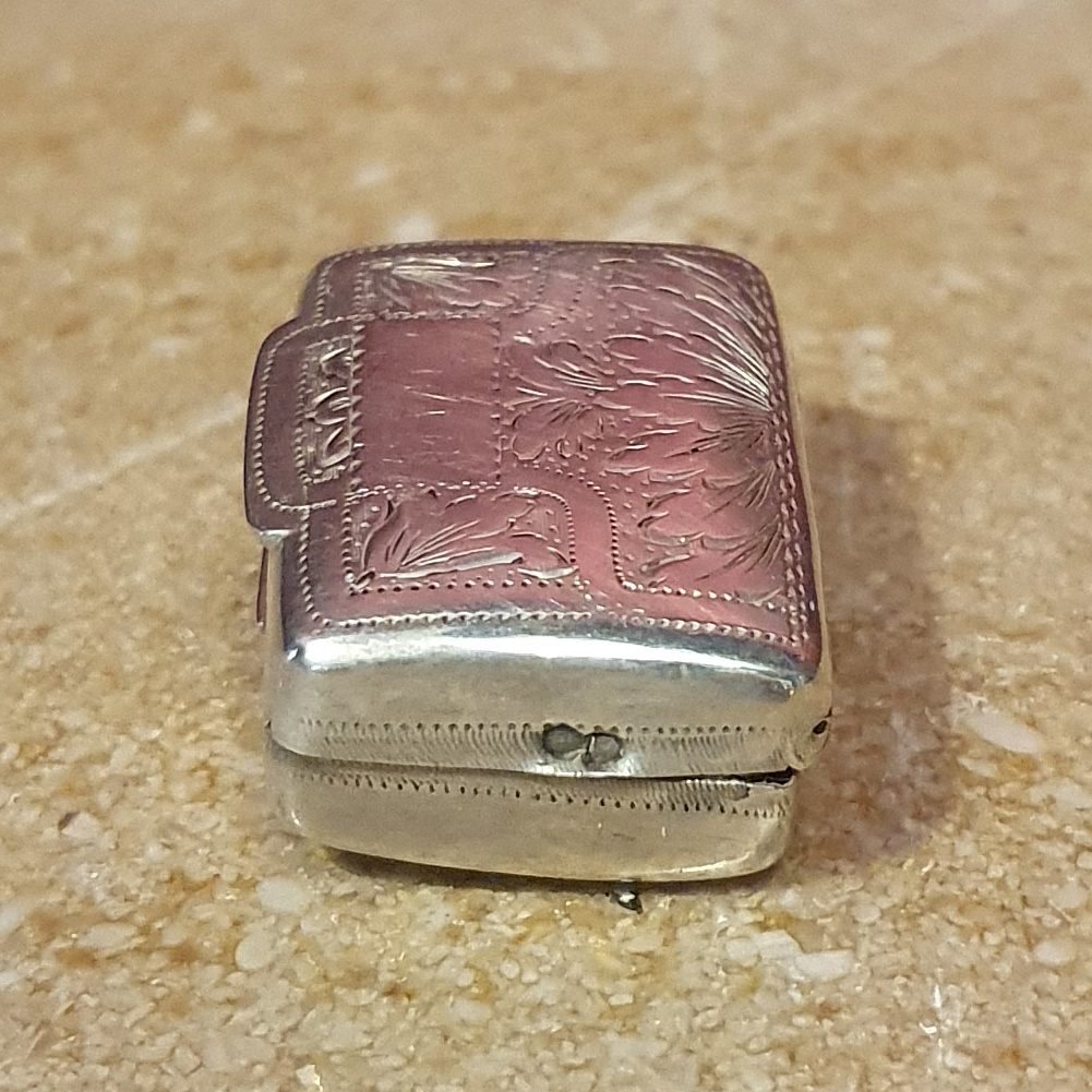 Vinaigrette de poche en argent sterling et intérieur vermeillé, Birmingham, 1825 – Thomas Newbold — photo 3