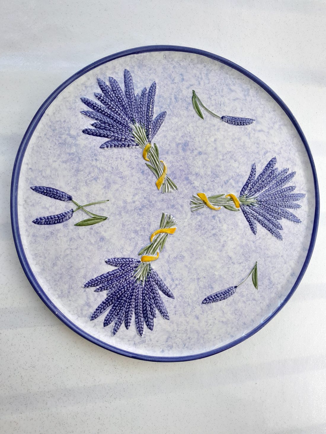 Plat à tarte en barbotine motifs lavande- Ref 002 — photo 2