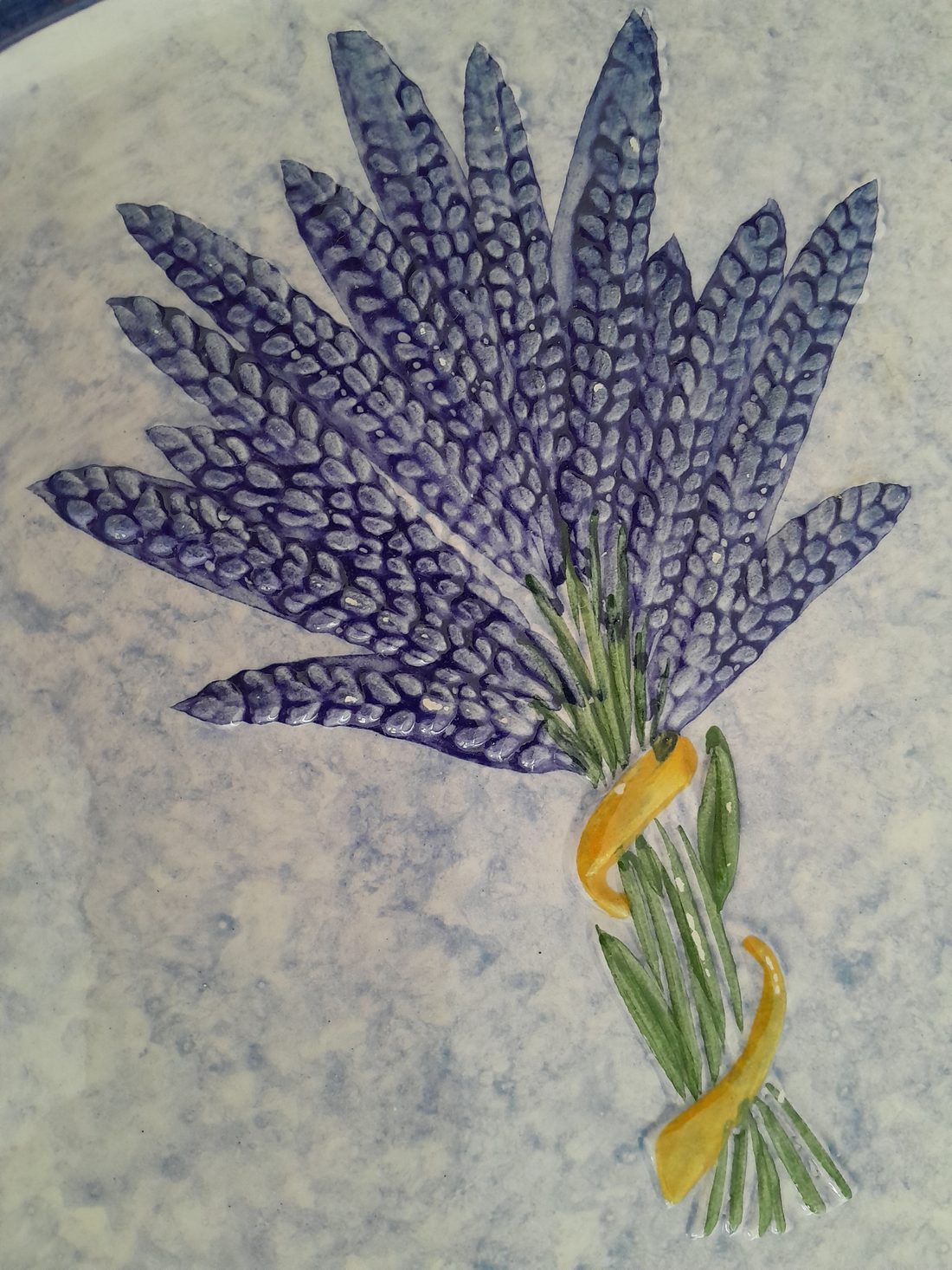 Plat à tarte en barbotine motifs lavande- Ref 002 — photo 4