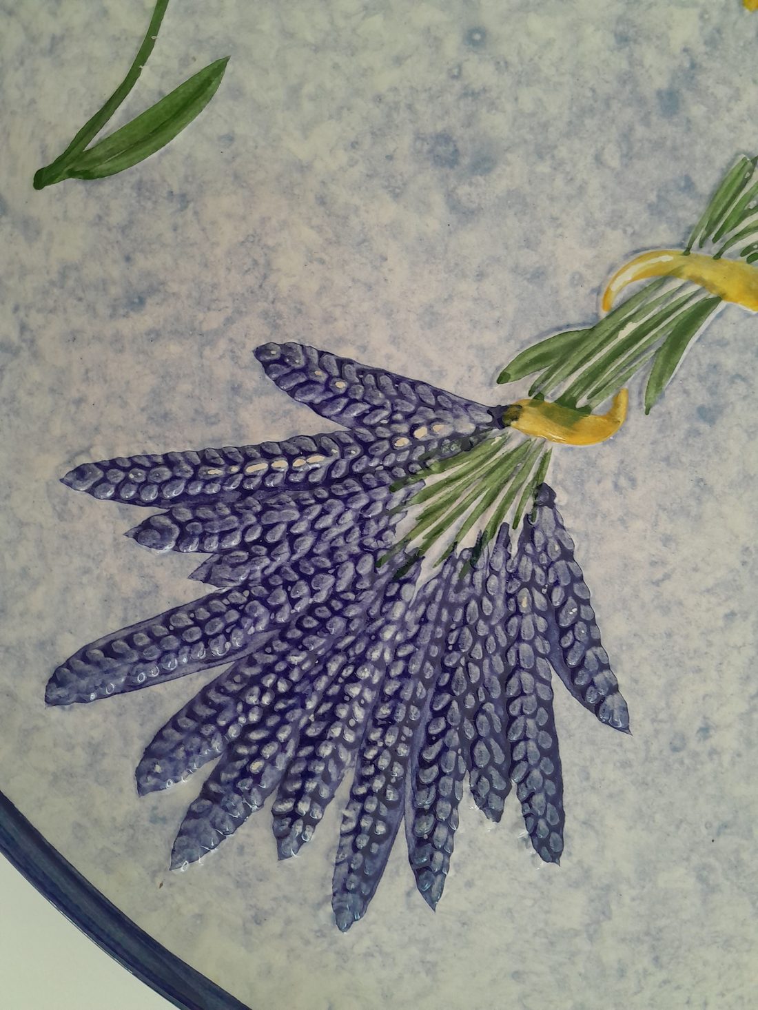 Plat à tarte en barbotine motifs lavande- Ref 002 — photo 6