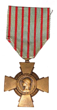 médaille ou décoration grande guerre république Française croix du combattant
