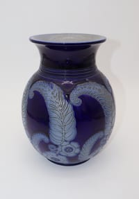 Vase en grès de Betschdorf – Bleu cobalt – Décor floral