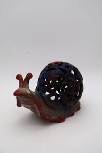 Photophore escargot en céramique émaillée ajourée