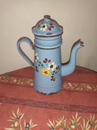Ancienne Cafetière en Tôle Émaillée à Décor Floral en Relief VINTAGE
