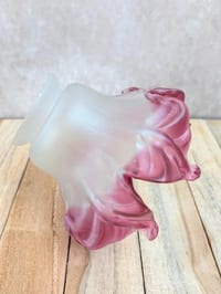 Abat-jour tulipe ancien en verre satiné rose – Style Art nouveau