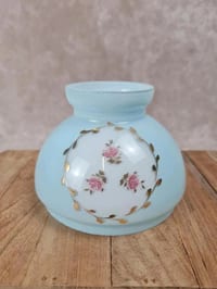 Abat-jour ancien en opaline bleue décor roses 🌸