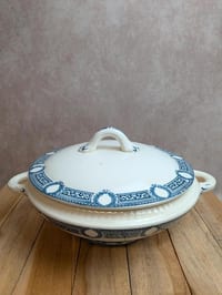 Soupière ancienne en terre de fer Salins – Modèle Saïda – Décor bleu