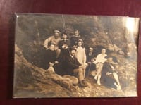 PHOTO FAMILLE BORD-DE-MER / DEP 83320 CARQUEIRANNE / 1919 FORMAT H 11 L 17 CM